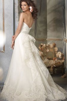 Robe de mariée avec broderie col en forme de cœur avec fleurs de traîne courte manche nulle