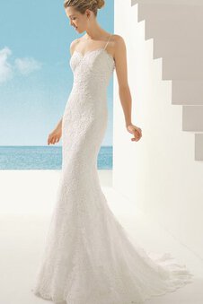 Robe de mariée longue bucolique en dentelle bretelles spaghetti en plage