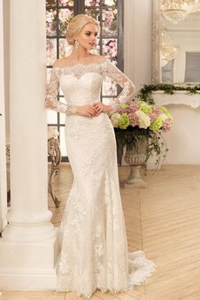 Robe de mariée longue derniere tendance romantique avec décoration dentelle de sirène