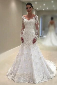 Robe de mariée avec manche longue junoesque avec décoration dentelle v encolure naturel