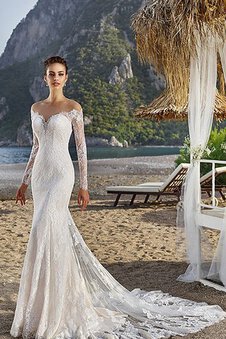 Robe de mariée attirent avec manche longue avec broderie au bord de la mer d'epaule ecrite