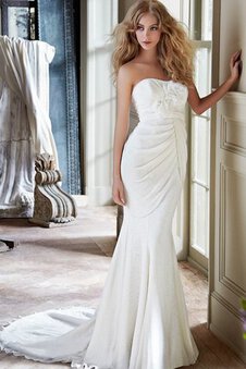 Robe de mariée longue en chiffon avec fleurs manche nulle décolleté dans le dos