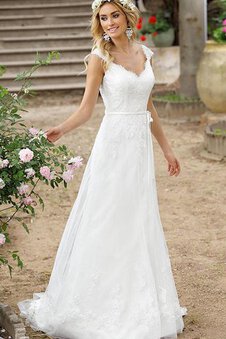 Robe de mariée romantique moderne elégant ligne a boutonné