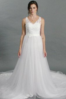 Robe de mariée avec décoration dentelle salle interne bucolique textile en tulle ligne a