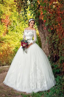 Robe de mariée delicat en tulle ligne a en 3/4 manche avec décoration dentelle