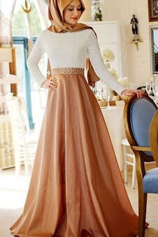 Robe de bal sucré avec manche longue avec décoration dentelle avec zip naturel