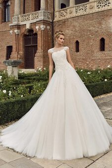 Robe de mariée naturel col en bateau textile en tulle a-ligne avec décoration dentelle