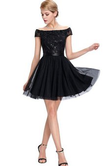 Robe de bal bref elégant eclaté en tulle epaule nue