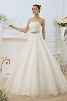 Robe de mariée longue jusqu'au sol avec décoration dentelle ligne a appliques