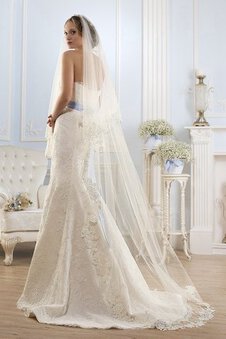 Robe de mariée longue dos nu de traîne courte decoration en fleur de bustier