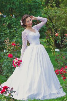 Robe de mariée festonné romantique intemporel v col profonde col en reine