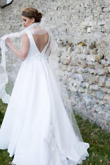 Robe de mariée avec sans manches ligne a a plage col en bateau en satin