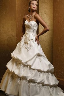 Robe de mariée ample en satin avec nœud avec sans manches de col en cœur