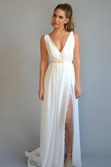 Robe de mariée avec perle de fourreau ruché de traîne courte en dentelle