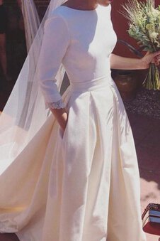 Robe de mariée col u profond frappant de traîne courte en satin a-ligne