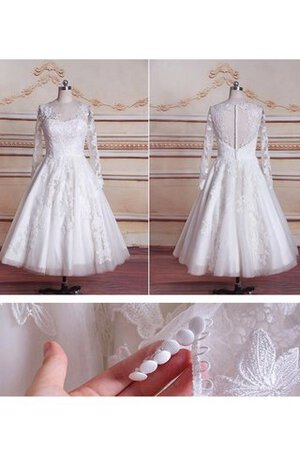 Robe de mariée facile nature appliques boutonné en satin