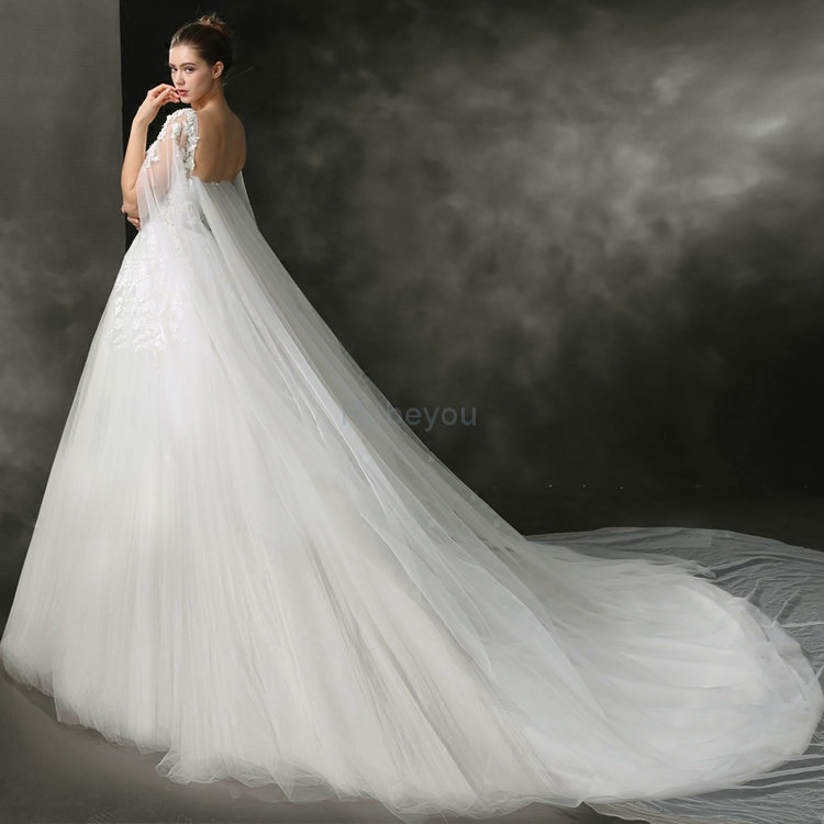 Robe de mariée élégant salle interne luxueux modeste exclusif