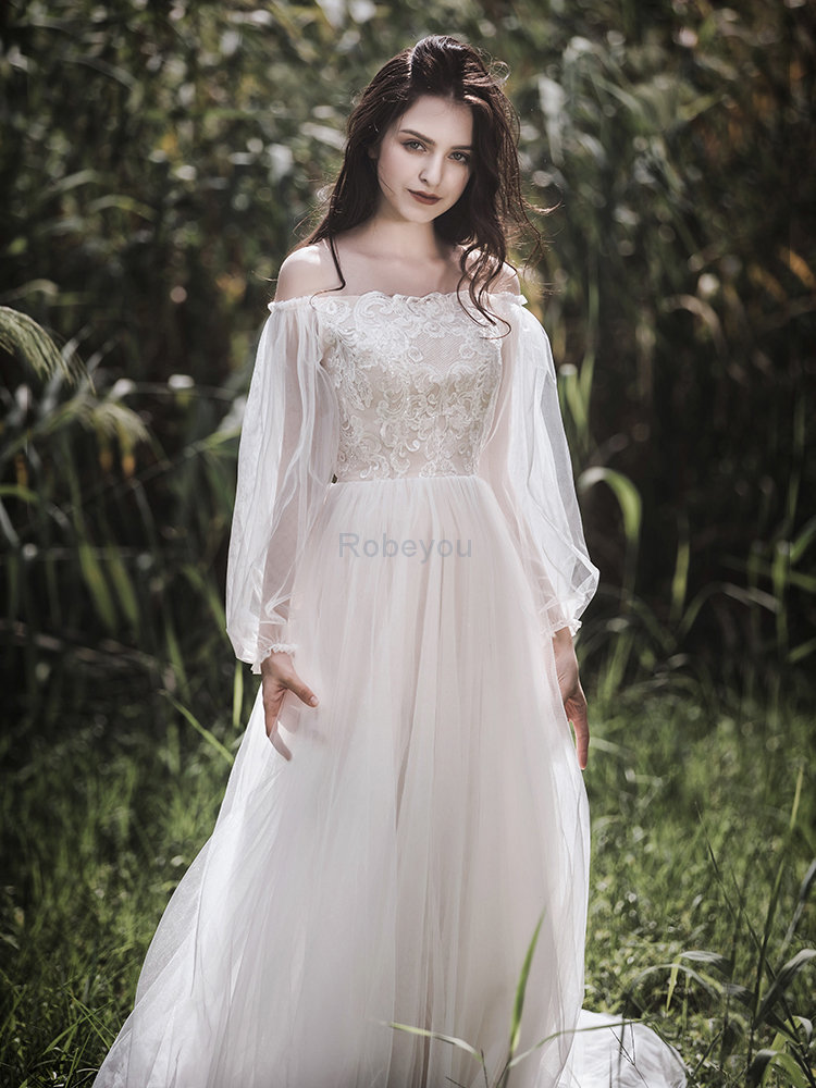 Robe de mariée avec manche longue longueur au ras du sol splendide delicat officiel