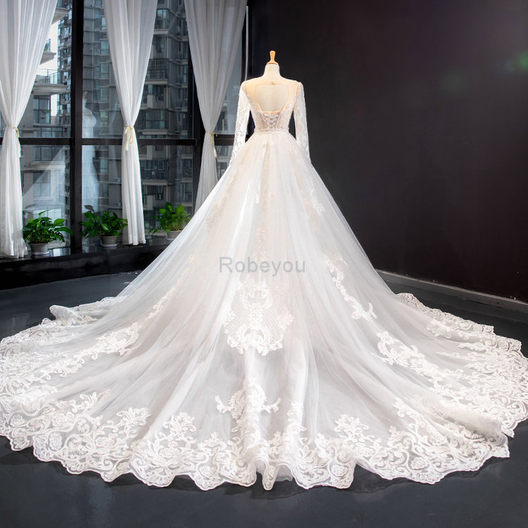 Robe de mariée onirique avec manche longue formelle naturel delicat