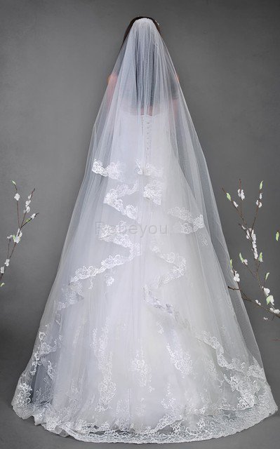 Robe de mariée en dentelle de traîne moyenne avec fleurs avec lacets longueur au ras du sol
