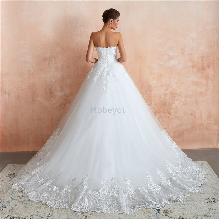 Robe de mariée captivant avec décoration dentelle avec zip attirent formelle