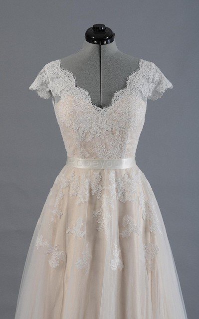 Robe de mariée elégant plissage de traîne courte avec décoration dentelle ligne a