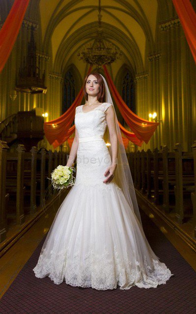 Robe de mariée plissé avec ruban v encolure de sirène manche nulle
