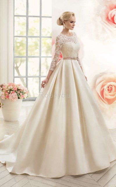 Robe de mariée delicat humble en dentelle encolure ronde decoration en fleur