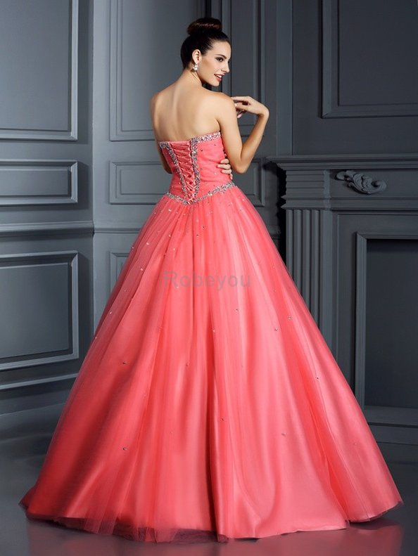 Robe de quinceanera longue avec lacets manche nulle de col en cœur jusqu'au sol