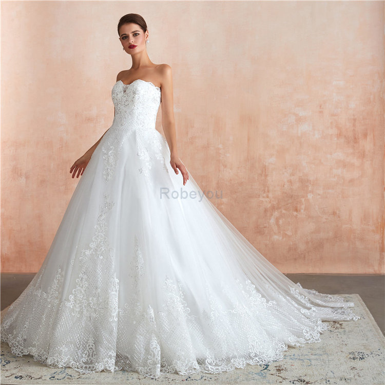 Robe de mariée captivant avec décoration dentelle avec zip attirent formelle