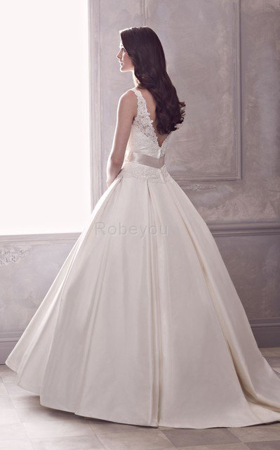 Robe de mariée intemporel luxueux solennel manche nulle avec décoration dentelle