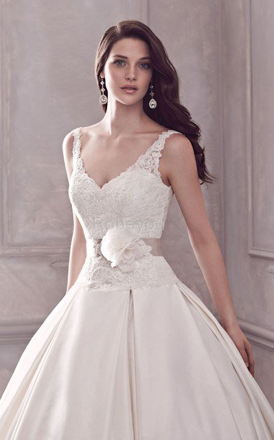 Robe de mariée intemporel luxueux solennel manche nulle avec décoration dentelle