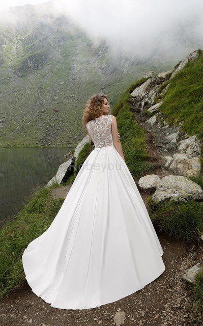 Robe de mariée classique avec cristal en satin jusqu'au sol manche nulle