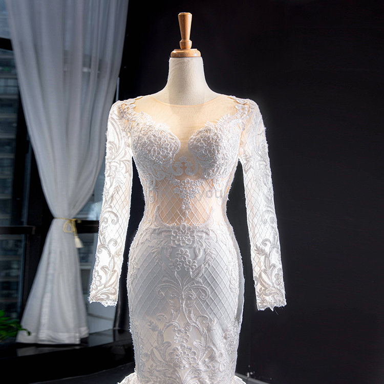 Robe de mariée onirique avec manche longue formelle naturel delicat