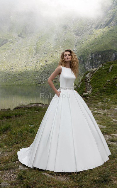 Robe de mariée classique avec cristal en satin jusqu'au sol manche nulle