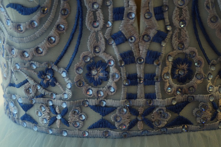 Robe de bal de princesse avec cristal avant-gardiste naturel modeste