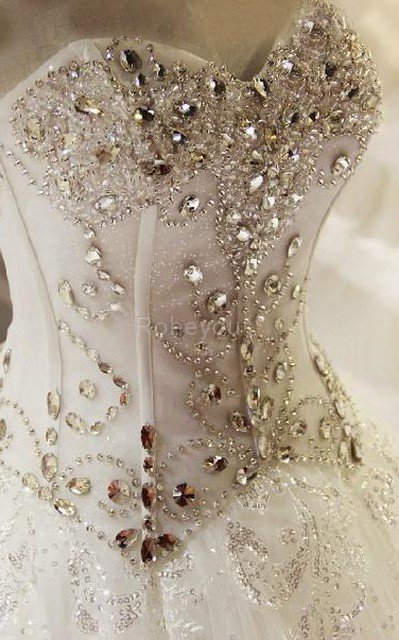 Robe de mariée longue avec ruban avec perle trou serre manche nulle