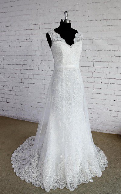 Robe de mariée distinguee avec décoration dentelle avec zip ligne a manche nulle