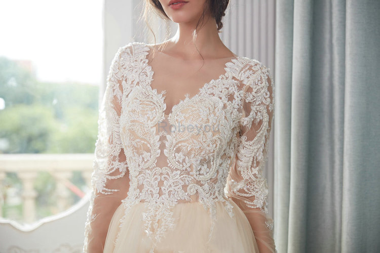 Robe de mariée gracieux en dentelle avec perle en tulle majestueux