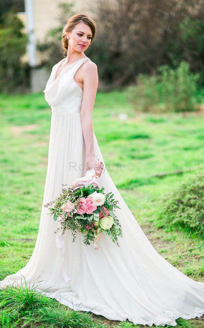 Robe de mariée nature classique avec chiffon ouverture frontale fendue frontale