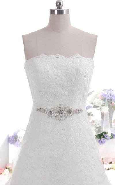 Robe de mariée festonné distinguee avec sans manches de bustier de lotus