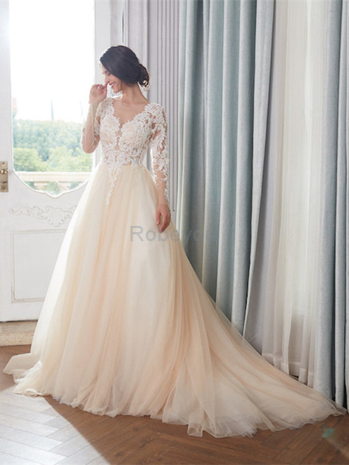 Robe de mariée gracieux en dentelle avec perle en tulle majestueux