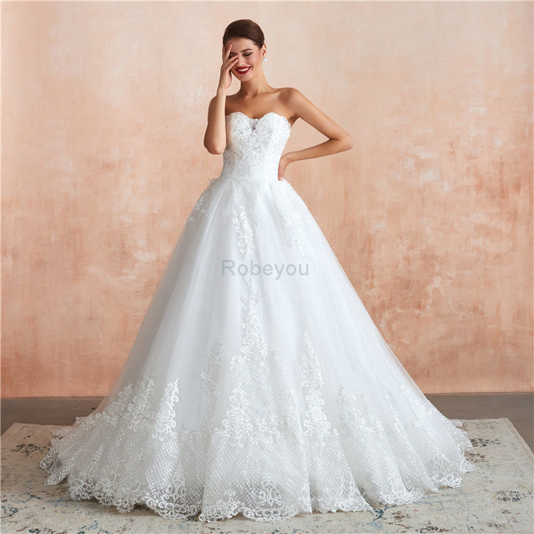 Robe de mariée captivant avec décoration dentelle avec zip attirent formelle