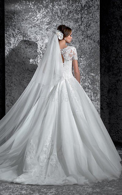 Robe de mariée longue delicat plissage de traîne courte v encolure