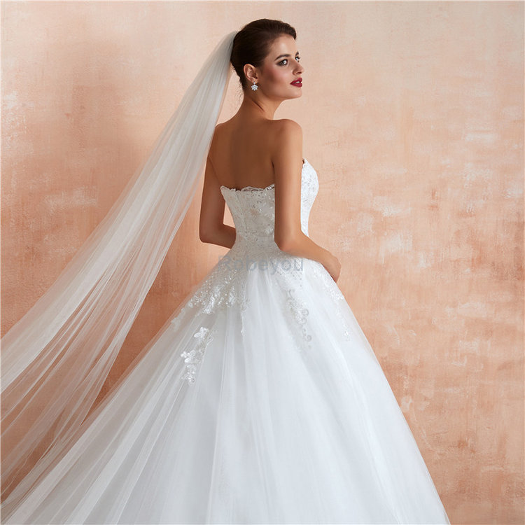 Robe de mariée captivant avec décoration dentelle avec zip attirent formelle